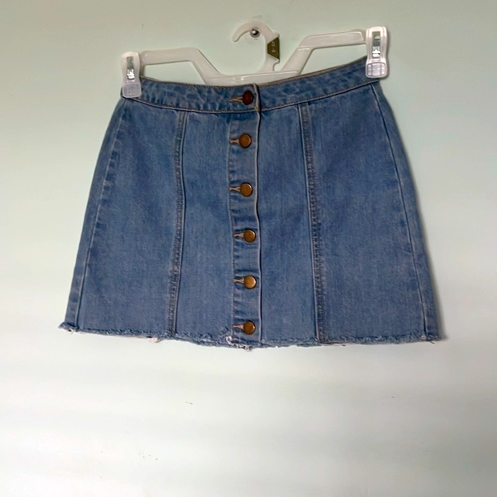 Forever 21 Demin Button Front Mini Skirt .